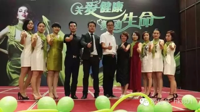 李橋博士與團隊合影